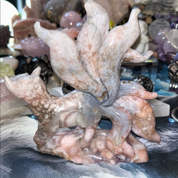 Adorable and Legendary 9-tail Fox in Pink Amethyst custom CLP carving - Picture 4 of 7